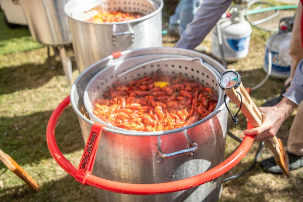 Using the Boil Boss ring to cool crawfish