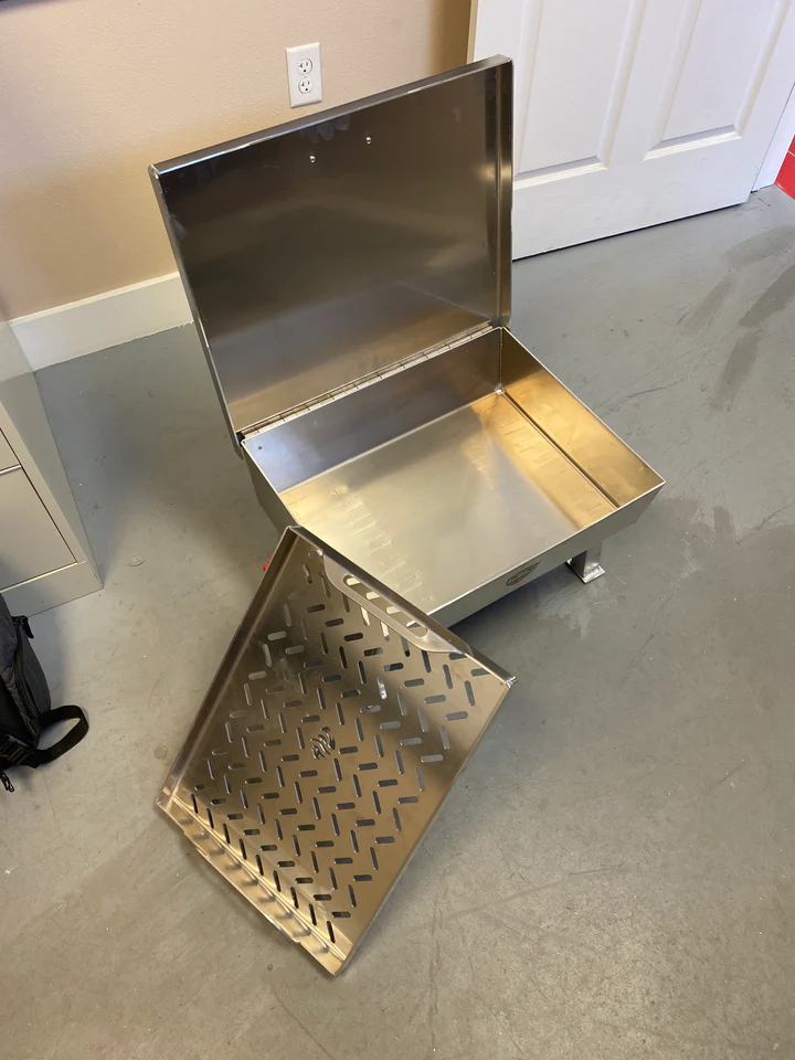 Outdoor steamer with the lid open